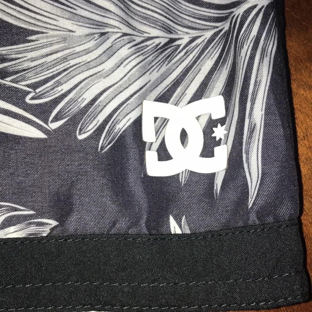DC Boy’s XL Plant Leaves Tropical Swim Trunks Black and Gray Board Shorts